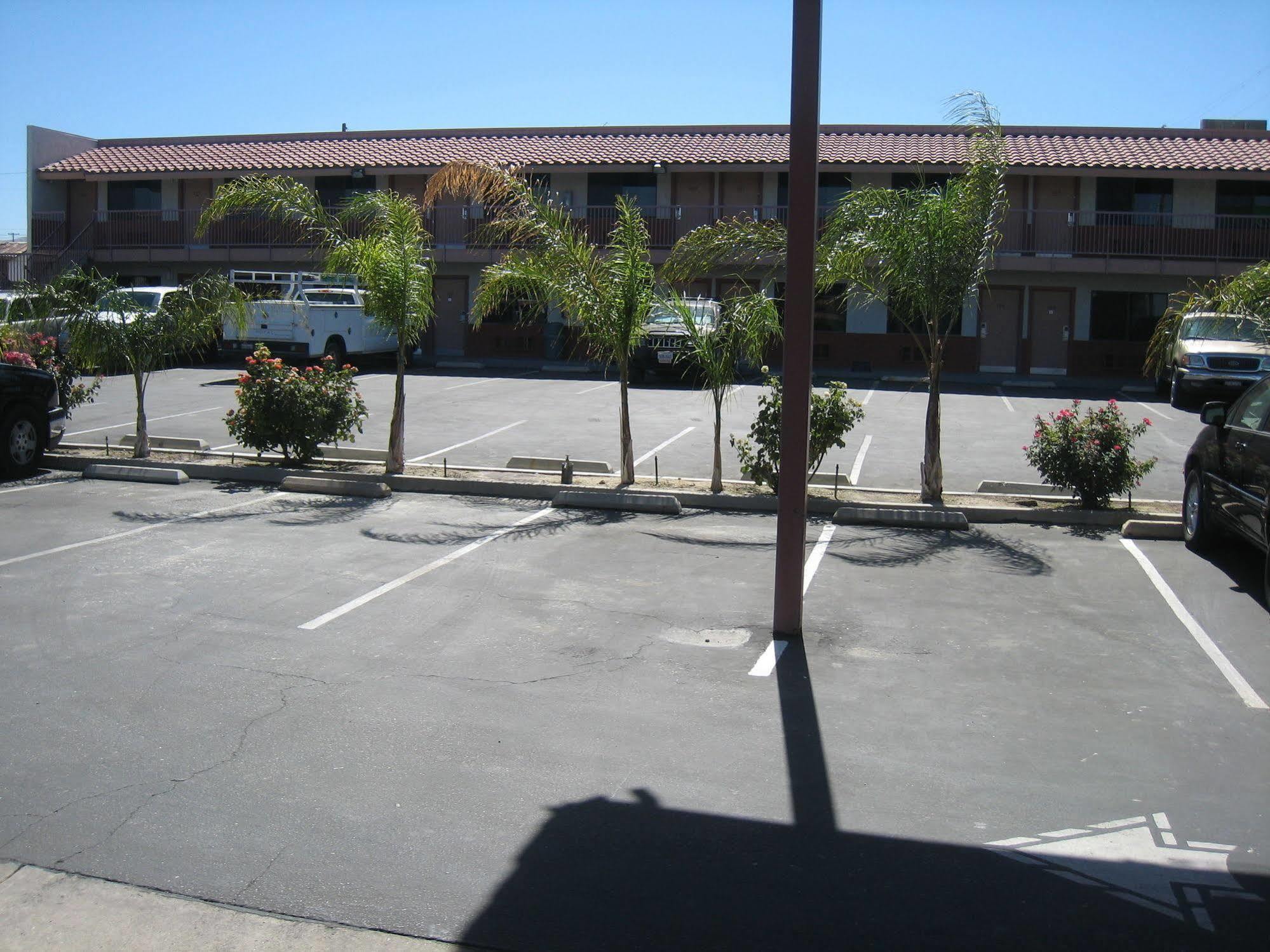 Motel 8 Maricopa Exterior photo